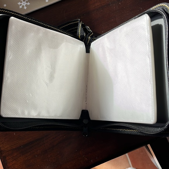 Portable CD holder, 40 pieces zippered black brand new - Picture 5 of 5
